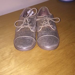 Gymboree gold ish color glitter shoes 👞